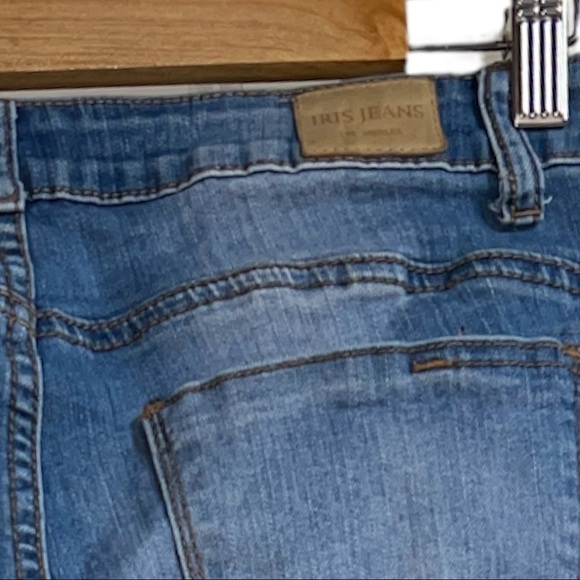 IRIS JEANS CUFFED SKINNY CROPS DISTRESSED WOMEN’S‎ DENIM JEANS SIZE 7 - Picture 7 of 14